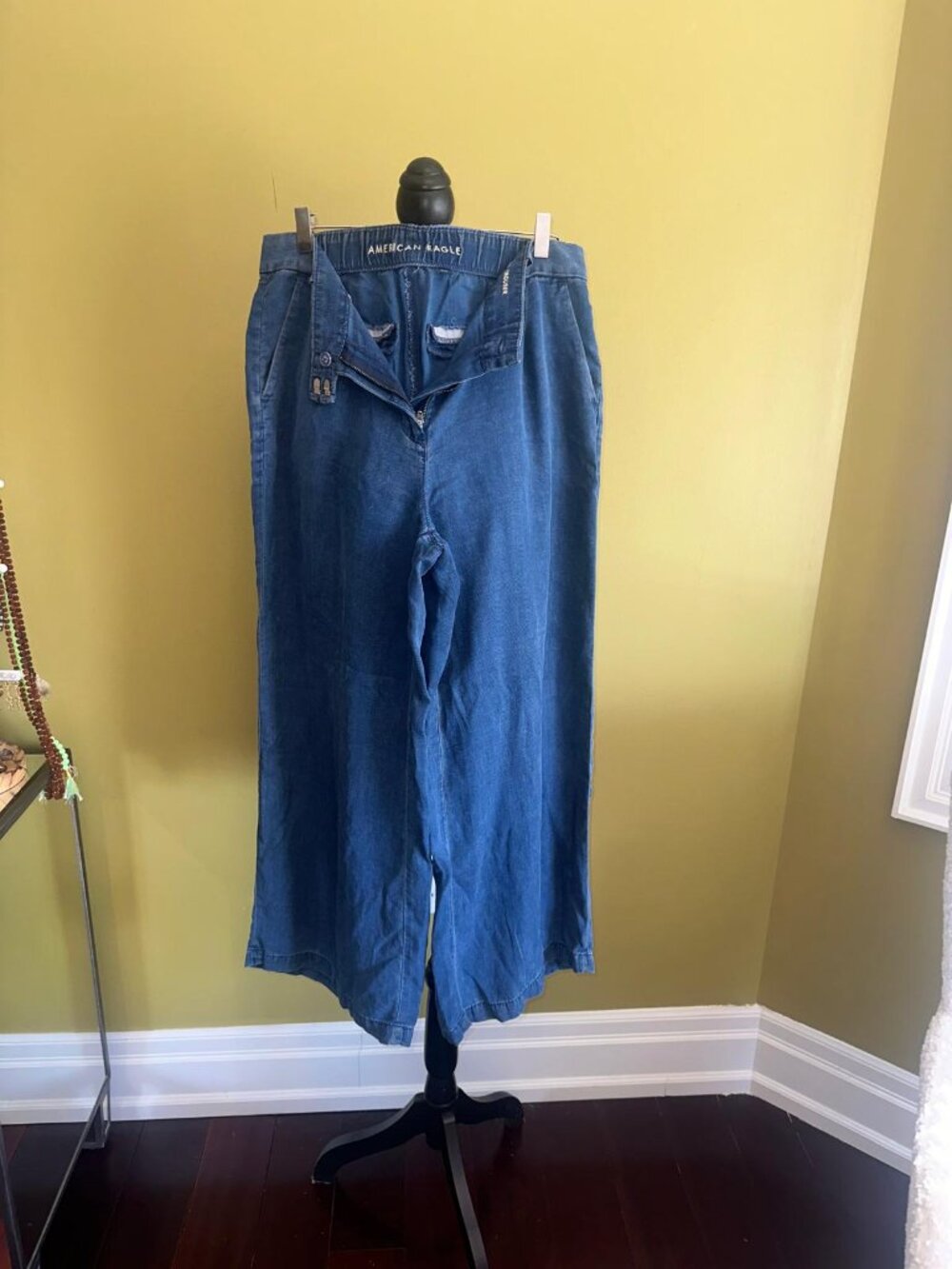 American Eagle High-Waisted Lightweight Wide-Leg Flowy Soft Denim Pants - Picture 2 of 8